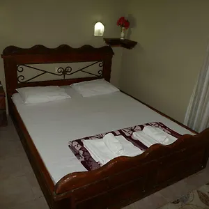 Otel Alis, Kuşadası
